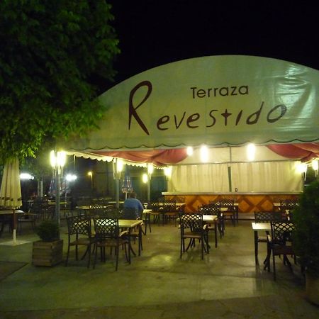 Hotel Restaurante Revestido Escalona Buitenkant foto