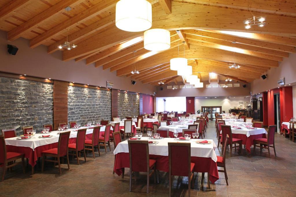Hotel Restaurante Revestido Escalona Buitenkant foto