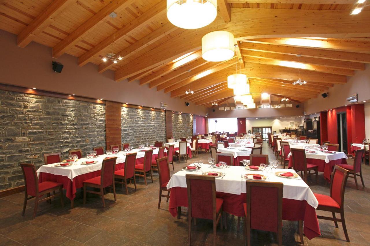 Hotel Restaurante Revestido Escalona Buitenkant foto
